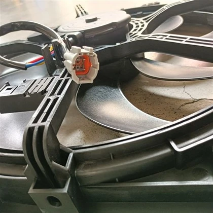 مروحة تبريد جديدة تناسب دليل نيسان فيرسا نوت 2014-2018 OEM:21481-1HS3A NI3115148